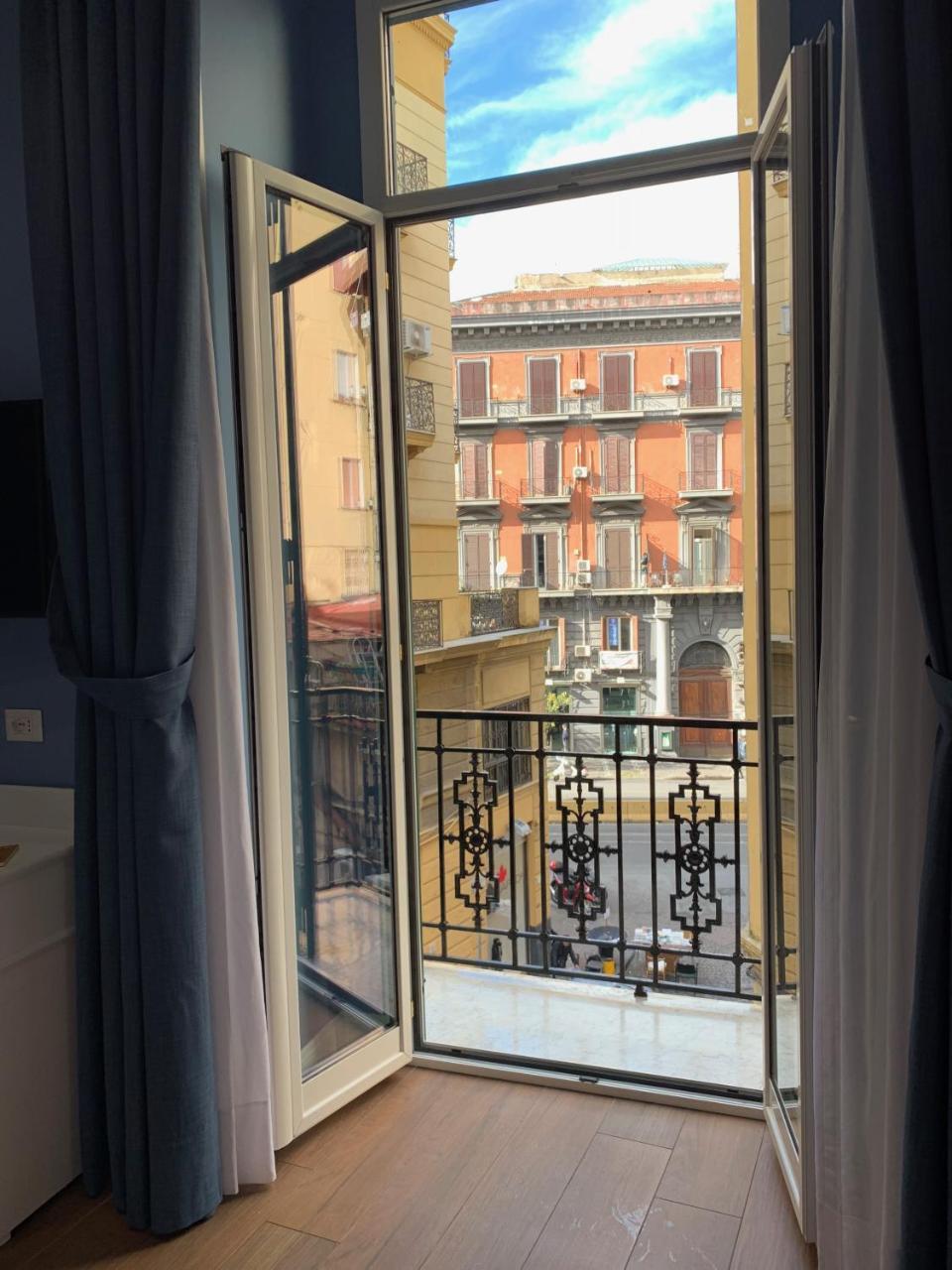 Suite Cuorenapoletano Naples Exterior photo