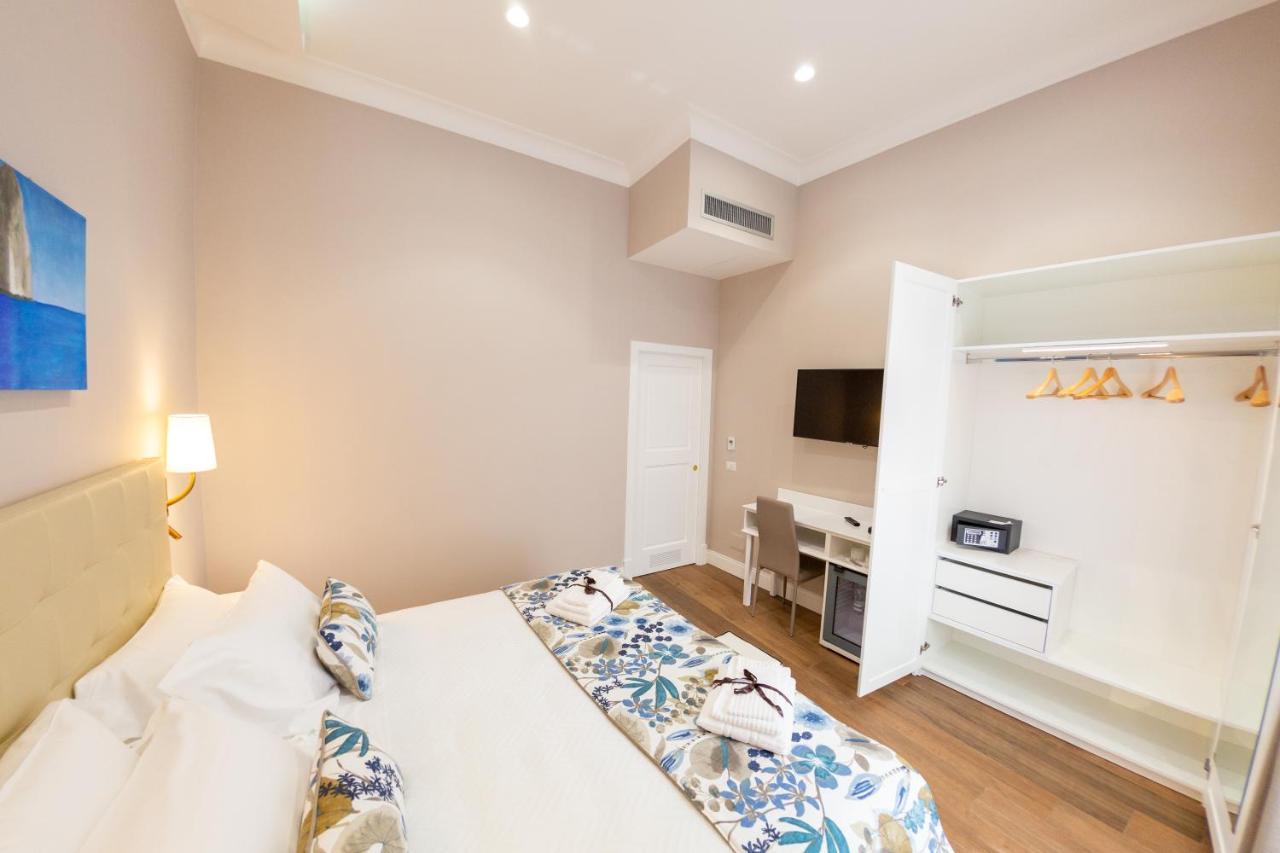 Suite Cuorenapoletano Naples Exterior photo