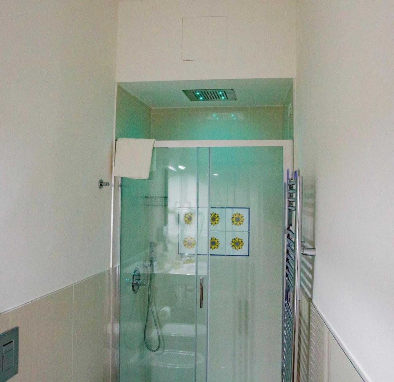 Suite Cuorenapoletano Naples Exterior photo