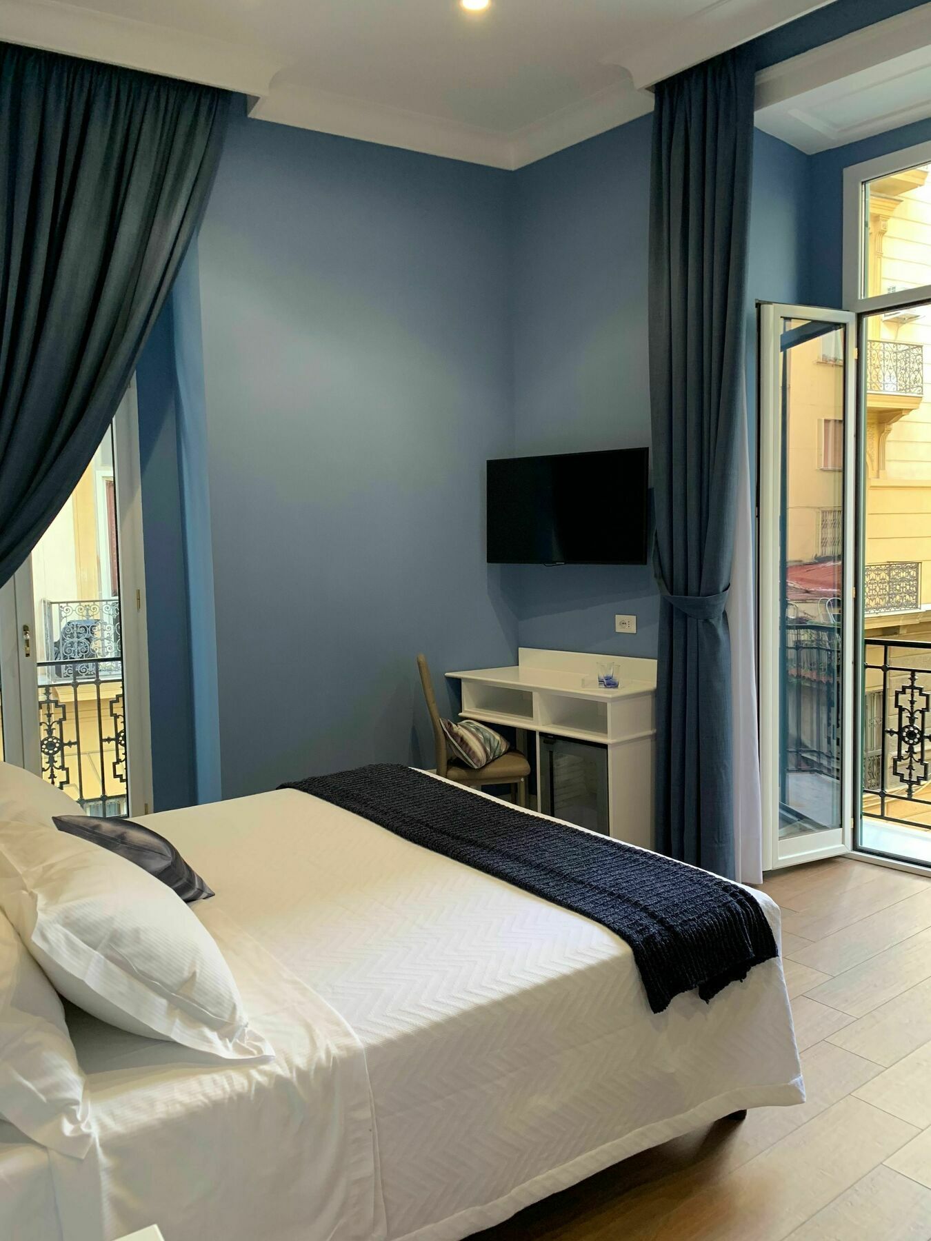 Suite Cuorenapoletano Naples Exterior photo